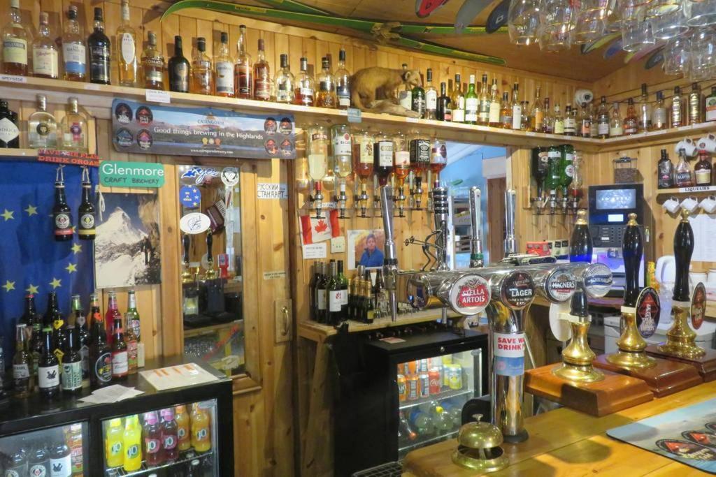 Pine Marten Bar Glenmore Pods Aviemore Exterior photo