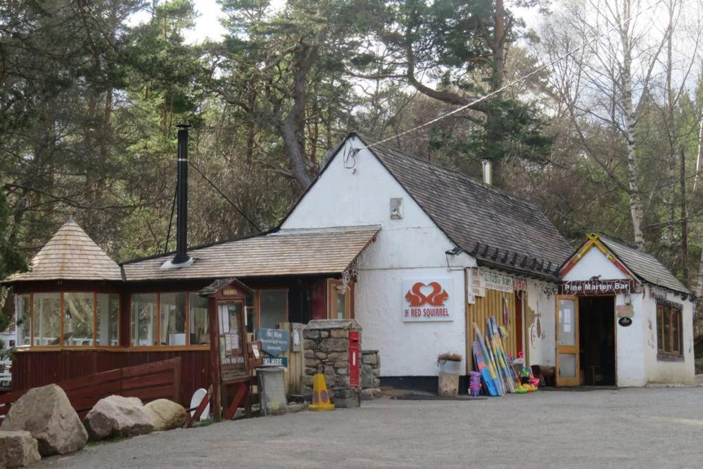 Pine Marten Bar Glenmore Pods Aviemore Exterior photo